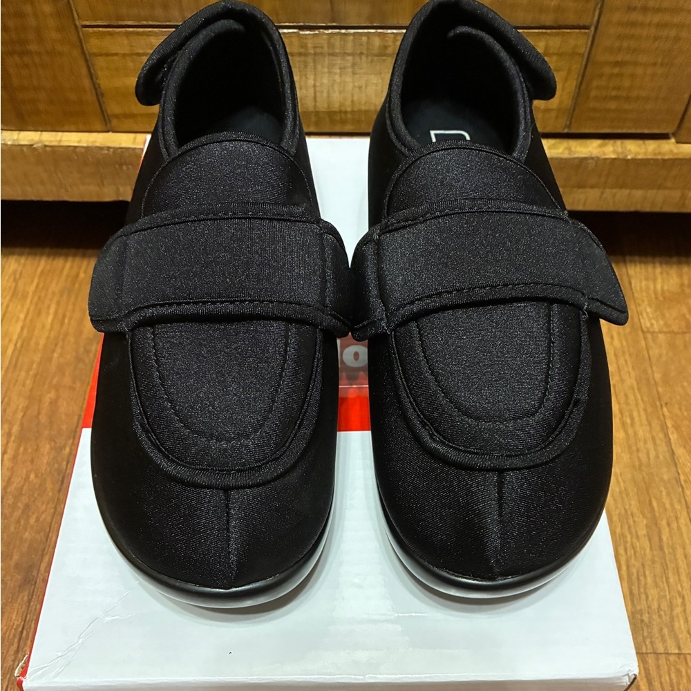 Women’s Propet Shoes Size 6.5 New in Box
